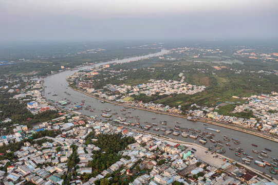 Cai Rang Floating Market in Can Tho, Vietnam &ndash; a popular tourist destination showcasing the riverine culture of the Mekong Delta &ndash; attracts both domestic and international visitors.&rdquo; 