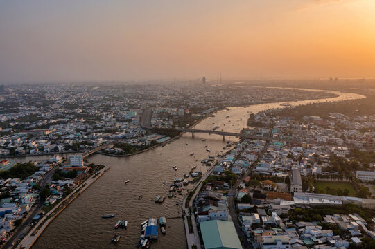 Cai Rang Floating Market in Can Tho, Vietnam &ndash; a popular tourist destination showcasing the riverine culture of the Mekong Delta &ndash; attracts both domestic and international visitors.&rdquo; 