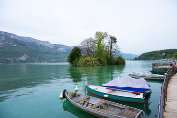 Naklejka premium Lac D Annecy with boats and trees