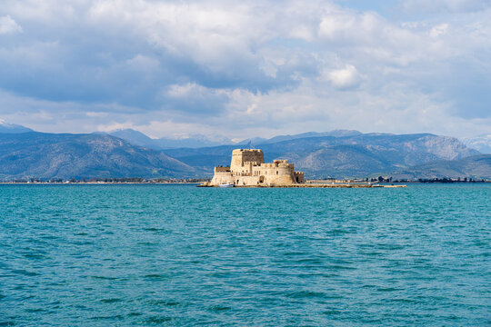  Castel da Mar chiamato Bourtzi, a Nauplia (Nafplio), Grecia