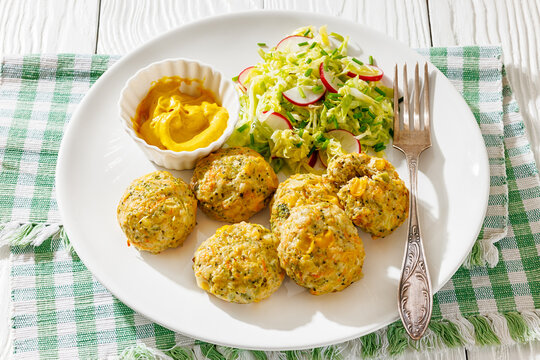 Baked meat and vegetable polpette with salad