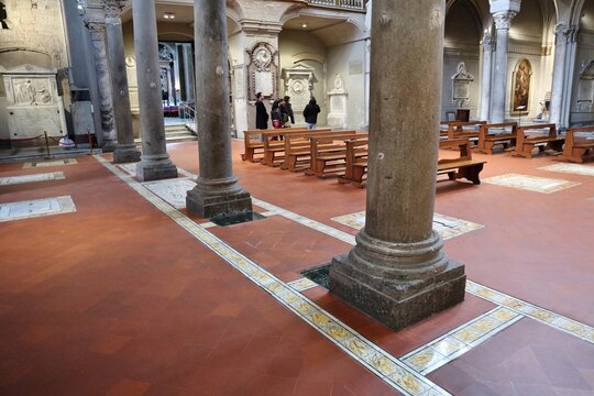 Napoli - Colonne della navata destra della Basilica di Santa Restituta