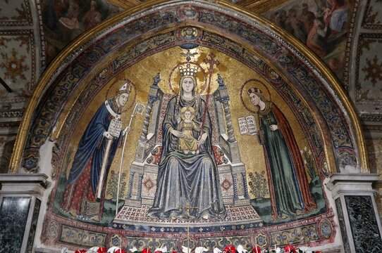 Napoli - Madonna in trono con Bambino fra i santi Gennaro e Restituta di Lello da Orvieto