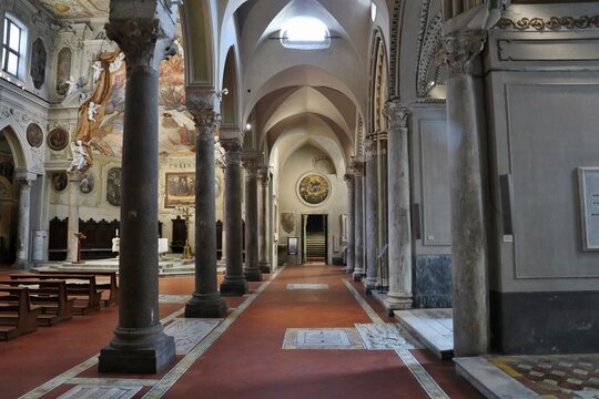 Napoli - Navata destra della Basilica di Santa Restituta
