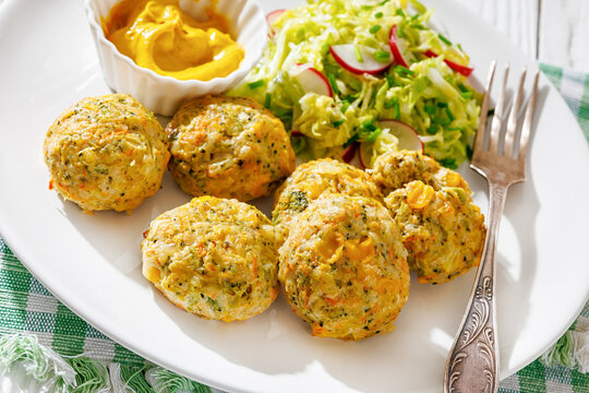 Baked meat and vegetable polpette with salad