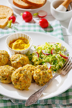 Baked meat and vegetable polpette with salad