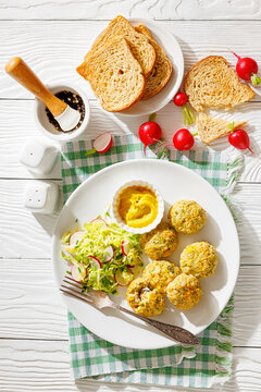 Baked meat and vegetable polpette with salad