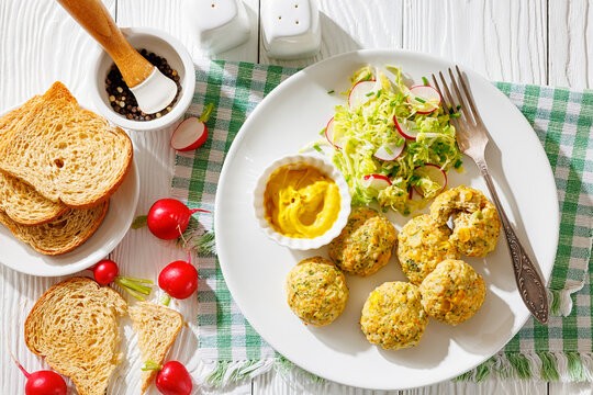 Baked meat and vegetable polpette with salad