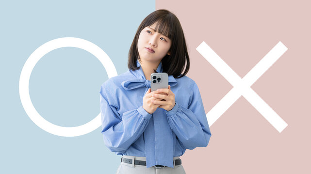 ルールやコンプライアンスを判断する女性・ビジネスウーマンのビジネスイメージ, Businesswoman Evaluating Rules and Compliance