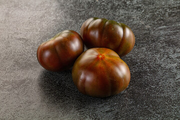 Obraz premium Ripe black juicy tomato cumato