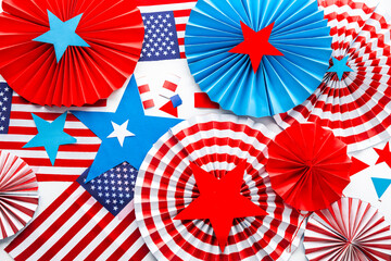 Obraz premium Fourth of July USA Independence Day festive celebration background with copy space. Handmade craft paper decorated fans with stars and stripes, USA flags