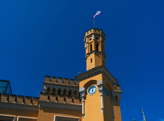 Obraz premium Wroclaw, Poland, 24th April 2026, exterior of Wroc_aw Glowny railway station of the PKP Polish State Railways against blue skies