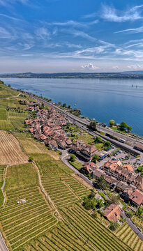 Twann am Neuenburger See, Schweiz, Luftaufnahme, Mai 2026