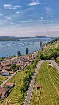 Twann am Neuenburger See, Schweiz, Luftaufnahme, Mai 2026