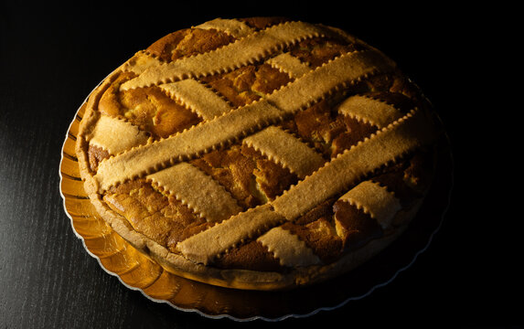 Typical Easter sweets in Campania: wheat pastiera