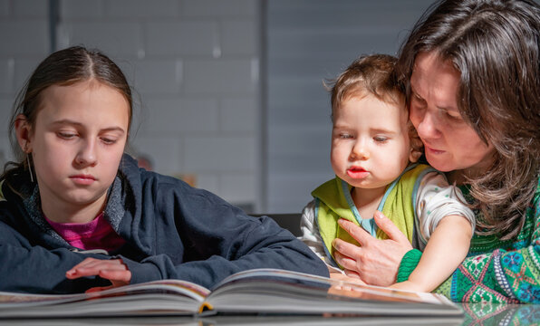 Child seeking parental attention, concept of emotional development