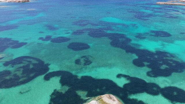 Cala Francese, il suo Mare Cristallino e le sua piscine naturali, La Maddalena, Sardegna.