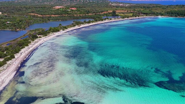La Bellissima Spiaggia di Cala Brandinchi a Coda Cavallo in Sardegna.
