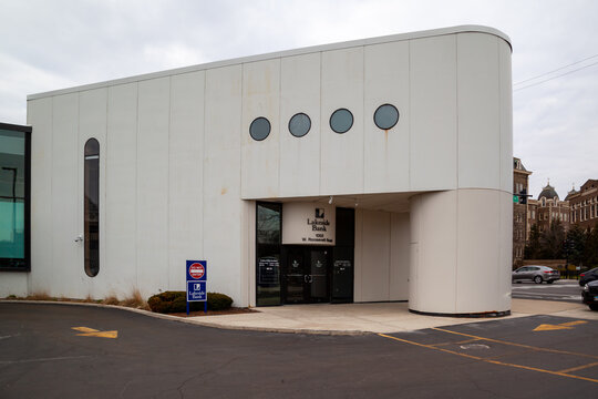 Chicago, Illinois, USA - March 29, 2022: Lakeside Bank branch at 1055 W. Roosevelt Road in Chicago, IL, USA. 