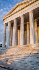 Fototapeta premium A neoclassical building with tall columns and stone steps.