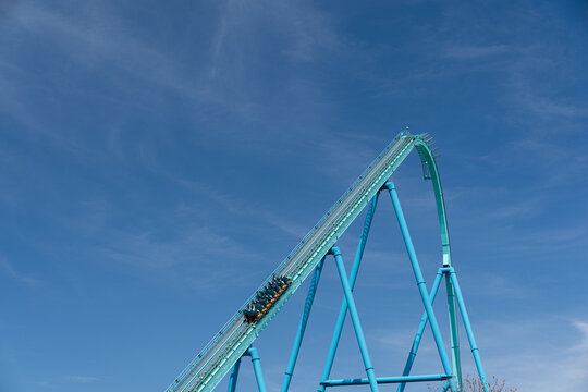 Calm and simple landscape showcasing blue trail reaching into sky