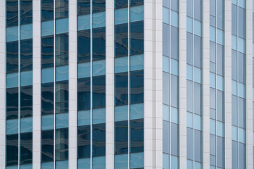 Obraz premium close up on modern office building exterior in downtown district