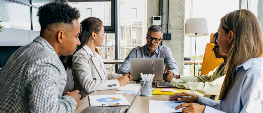 Account manager guides contract talks in team meeting setting