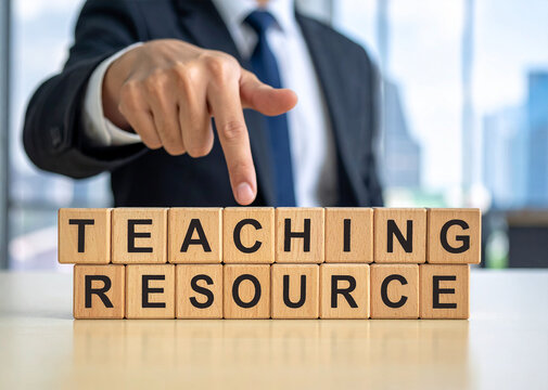 Teaching resource - Geschäftsmann zeigt auf den Text "Teaching resource"