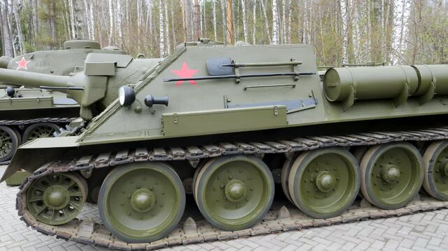 Self propelled gun with red star on side display