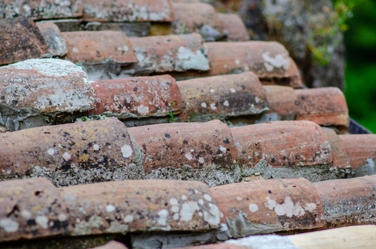 terracotta roof tiles for renovation, old clay coppi on house rooftop, energy efficiency upgrade incentives, sustainable building restoration, thermal insulation improvement, eco housing concept