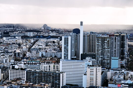 Paris. Paysage urbain et immeubles. Vue du haut de la Tour Eiffel.