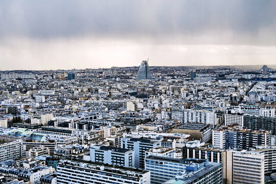 Paris. Paysage urbain et immeubles. Vue du haut de la Tour Eiffel.