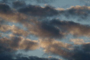 Fototapeta premium Dramatic summer sunset sky with cumulus clouds, colorful evening light and atmospheric cloudscape.