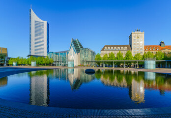 leipzig, augustusplatz, wahrzeichen, spiegelung, architektur, deutschland, europa, großstadt, historisch, gebäude, licht, lichter, denkmal, sachsen, turm, stadt, messestadt, see, himmel, blau, © Torsten Strom