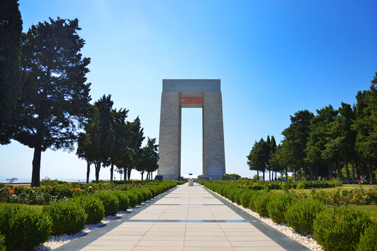 March 18th &Ccedil;anakkale Victory, &Ccedil;anakkale Martyrs' Monument