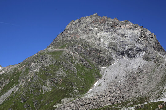 Landschaft in den &Ouml;sterreichischen Alpen im Pitztal. Wanderung um den Riffelsee im Sommer.