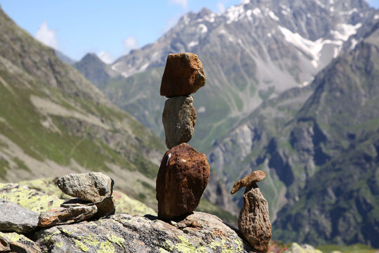 Steinpyramide in den &ouml;sterreichischen Alpen, Pitztal im Sommer
