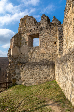 Burgruine Niederhaus bei Ederheim im Ries, Bayern
