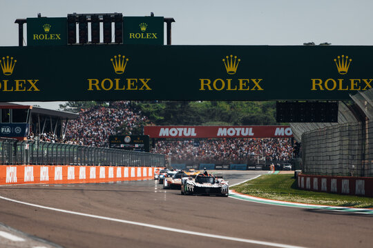 FIA WEC 6 Hours of Imola 2026 - Race start for Hypercars