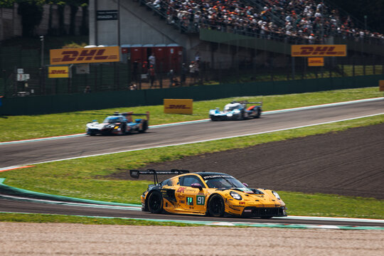 Imola 2026    Porsche 911 GT3 run fast at the track