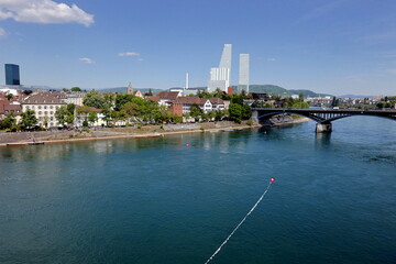 Obraz premium Der Rhein in Basel im Frühling