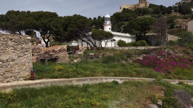 Faro de Rosas situado en la Punta de la Poncella, comarca del Alto Ampurd&aacute;n, Catalu&ntilde;a, Espa&ntilde;a.