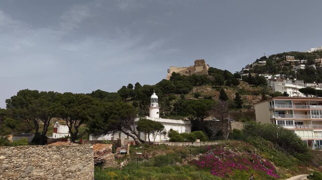 Faro de Rosas situado en la Punta de la Poncella, comarca del Alto Ampurd&aacute;n, Catalu&ntilde;a, Espa&ntilde;a.