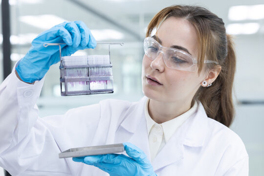 A laboratory pathologist using automatic multi slide stainer machine in a laboratory