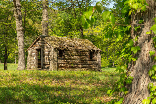 Reconstructed Revolutionary War soldiers&rsquo; hut in a wooded area at Valley Forge National Historical Park in Pennsylvania, representing military encampment life during the American Revolution.