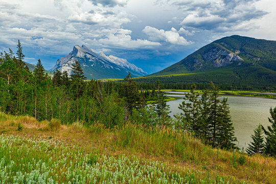 Bow Lake, Icefields Pkwy, Banff National Park, Alberta, Canada