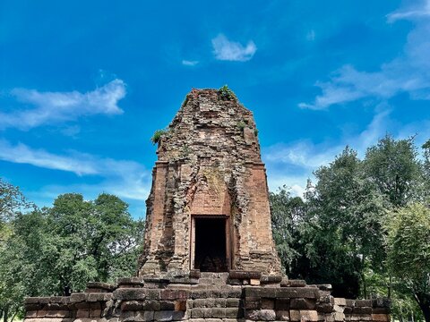 Khao Klang Nai is located in Si Thep District, Phetchabun Province, Thailand. It is an ancient site within the Si Thep Historical Park, an ancient city.