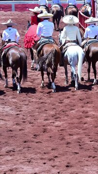 opening parade of the charreada with the escaramuza