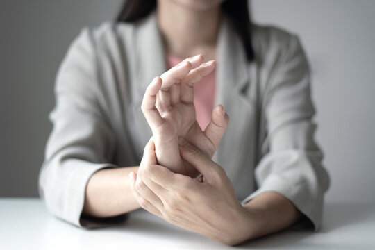 Woman hand with wrist pain numbness and pain in the palm of the hand has pain and tingling in the nerve endings This is a side effect of sitting and working for a long time on a laptop at the office