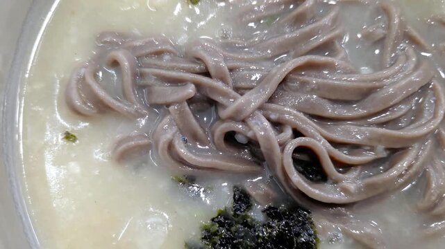 한국,음식,옹심이메밀칼국수,메밀칼국수,칼국수,Korea, food, buckwheat noodle soup with potato balls, buckwheat noodle soup, kalguksu.